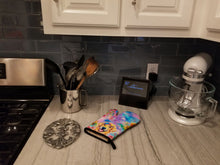 Load image into Gallery viewer, Yellow Labrador Hippie Dawg Oven Mitt