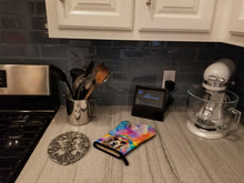 Load image into Gallery viewer, Weimaraner Hippie Dawg Oven Mitt