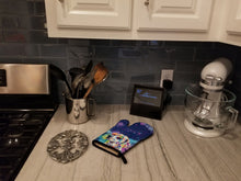Load image into Gallery viewer, Hippie Dawg Oven Mitt