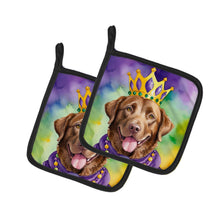 Load image into Gallery viewer, Chesapeake Bay Retriever King of Mardi Gras Pot Holders - Set of 2 Decorative Kitchen Helpers | Made in the USA