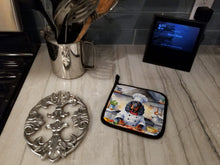 Load image into Gallery viewer, Gordon Setter The Chef Pot Holders - Set of 2 Decorative Kitchen Helpers | Made in the USA