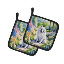 Load image into Gallery viewer, American Eskimo Spring Garden Pot Holders - Set of 2 Decorative Kitchen Helpers | Made in the USA