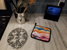 Load image into Gallery viewer, Lesbian Pride Pair of Pot Holders