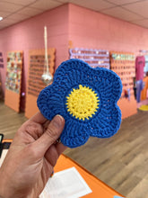 Load image into Gallery viewer, Crochet Daisy Coasters