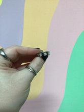 Load image into Gallery viewer, Queen of Hearts Titanium Ring