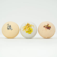 Load image into Gallery viewer, DAYDREAM • 100% BOTANICAL BATH BOMB •