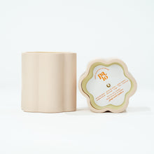 Load image into Gallery viewer, CERAMIC DAISY • 100% essential oil soy candle