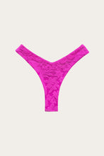 Load image into Gallery viewer, Pitaya Capri Bottom