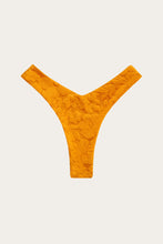 Load image into Gallery viewer, Mango Capri Bottom