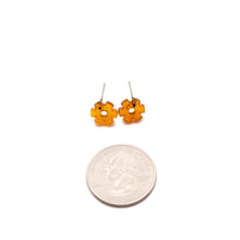 Load image into Gallery viewer, Topaz Serrated Daisy Flower Stud Earrings