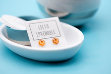 Load image into Gallery viewer, Topaz Serrated Daisy Flower Stud Earrings