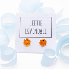 Load image into Gallery viewer, Topaz Serrated Daisy Flower Stud Earrings
