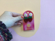 Load image into Gallery viewer, Strawberries &amp; Daisies