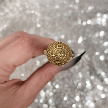 Load image into Gallery viewer, Essential Oil Diffuser Pen in Lemon | Includes 1 ml of Essential Oil and 2 Lava Beads | Refillable