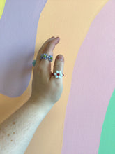 Load image into Gallery viewer, Beaded Flower Rings