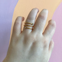 Load image into Gallery viewer, Springy Gem Titanium Ring