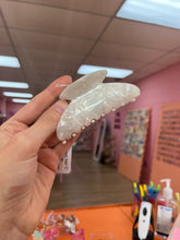 Load image into Gallery viewer, Pearlescent Hair Claws