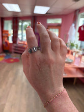 Load image into Gallery viewer, Buckle Titanium Ring
