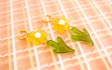 Load image into Gallery viewer, Wild Flower Dangle Earrings