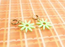 Load image into Gallery viewer, Colorful Flower Charms