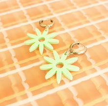 Load image into Gallery viewer, Colorful Flower Charms