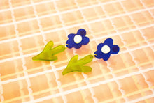Load image into Gallery viewer, Wild Flower Dangle Earrings