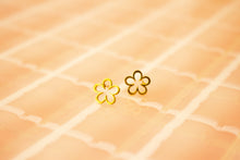 Load image into Gallery viewer, Tiny Flower Cut-Out Stud