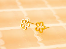 Load image into Gallery viewer, Tiny Flower Cut-Out Stud