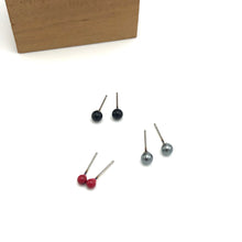 Load image into Gallery viewer, Cranberry Grey Pearl &amp; Black Tiny Studs Earrings Set