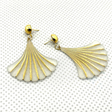 Load image into Gallery viewer, Gingko Leaf Earrings