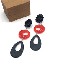 Load image into Gallery viewer, Black Carved &amp; Tomato Tri-Ring Statement Earrings