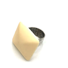 Load image into Gallery viewer, Velvet Square Cocktail Ring