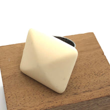 Load image into Gallery viewer, Velvet Square Cocktail Ring