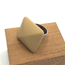 Load image into Gallery viewer, Velvet Square Cocktail Ring