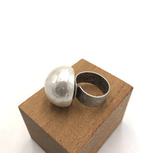 Load image into Gallery viewer, Vintage White Cotton Pearl Cocktail Ring