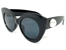 Load image into Gallery viewer, Retro Cat Eye Sunglasses with Pearl Accent