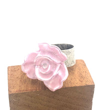 Load image into Gallery viewer, Flower Mini Corsage Cocktail Ring