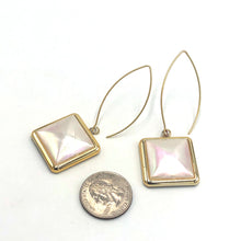 Load image into Gallery viewer, Creamy Pearl &amp; Gold Raindrop Drop Earrings