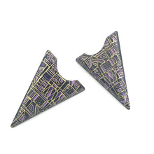 Load image into Gallery viewer, Graphic Etched Pyramid Stud Earrings