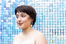 Load image into Gallery viewer, Arca Shell Threader Earrings