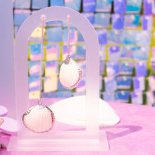 Load image into Gallery viewer, Arca Shell Threader Earrings