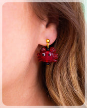 Load image into Gallery viewer, Glass Crab Earrings