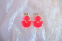 Load image into Gallery viewer, Cutie Scalloped Earrings