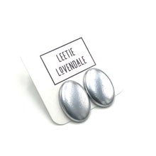 Load image into Gallery viewer, Shabby Metallic Silver Oval Stud Earrings