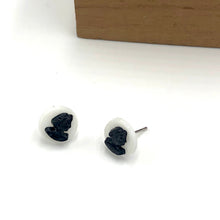 Load image into Gallery viewer, Black &amp; White Cameo Disc Stud Earrings