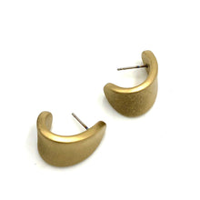 Load image into Gallery viewer, Shabby Metallic Gold Curled Petal Stud Earrings