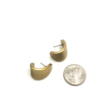 Load image into Gallery viewer, Shabby Metallic Gold Curled Petal Stud Earrings