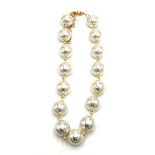 Load image into Gallery viewer, Wrinkled Pearls Amelia Necklace