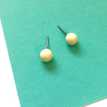 Load image into Gallery viewer, Off White Small Ball Stud Earrings