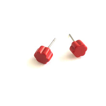 Load image into Gallery viewer, Tomato Red Deco Daisy Flower Stud Earrings